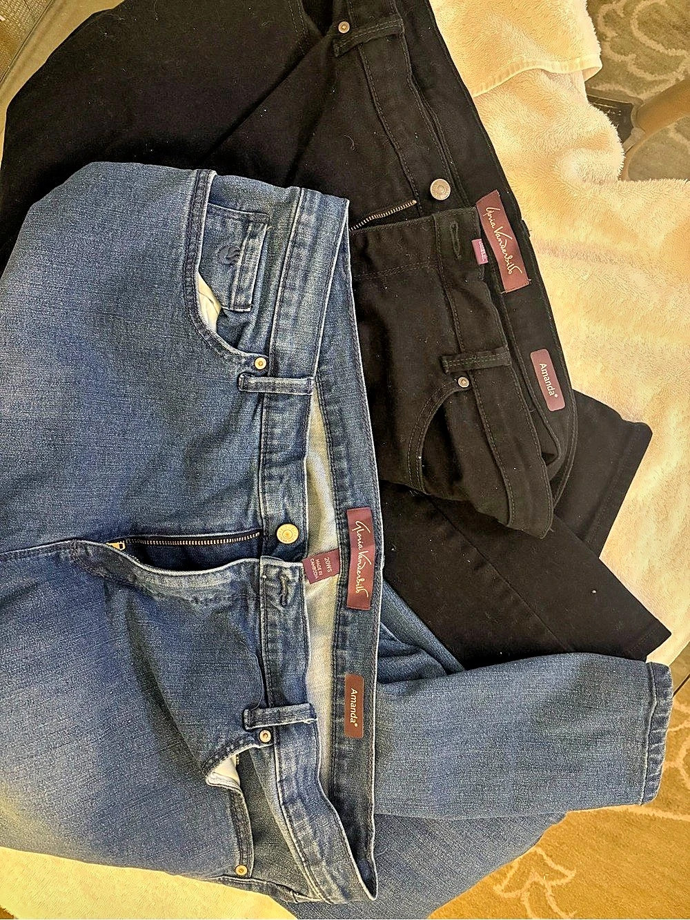 Gloria Vanderbilt Women's Straight Leg Jeans in Blue & Black Like New